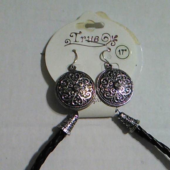 Nwt Black and Silver Necklace set - Picture 2 of 7